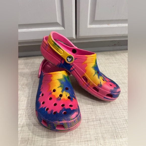 Pink tie dye crocs - Picture 5 of 7